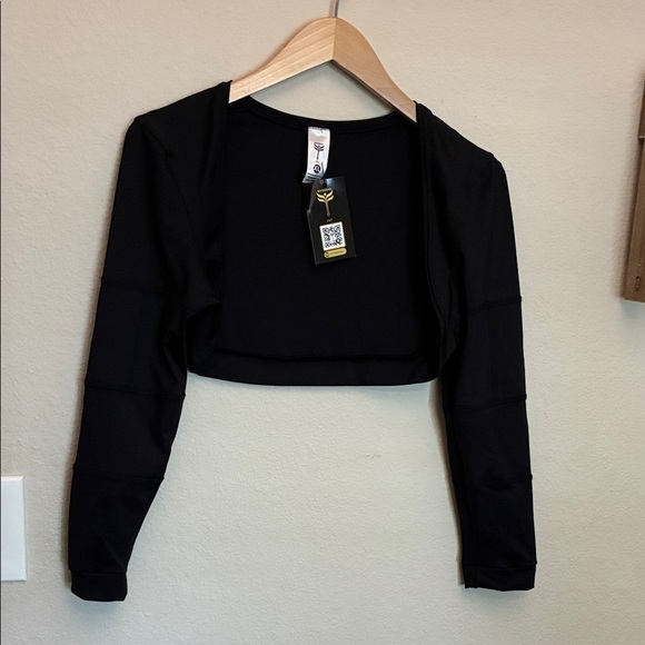 kilogear Tops - Kilogear Shrug NWT size XL